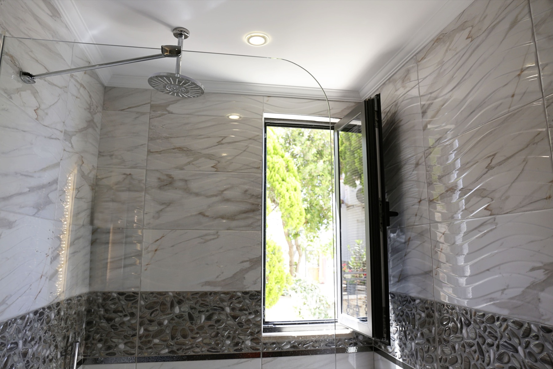 Shower screen and interior glass